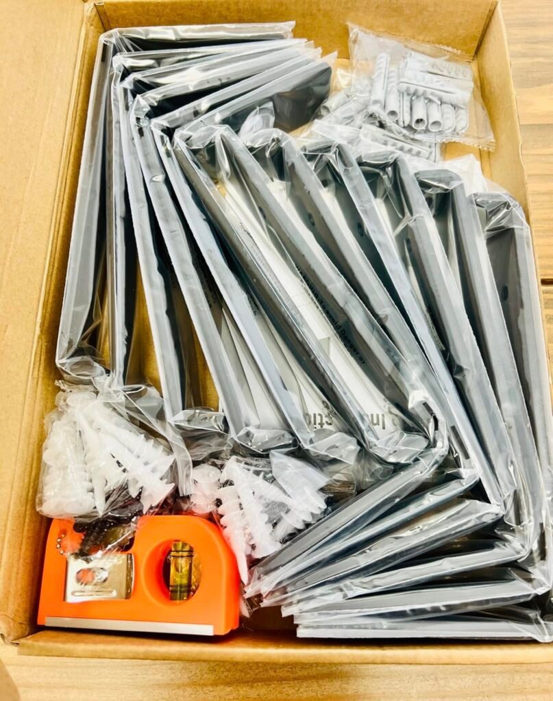 Unboxing these metal shelf brackets